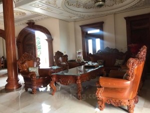 Cận cảnh nội thất nhà đẹp được nghệ nhân điêu khắc tỷ mỉ